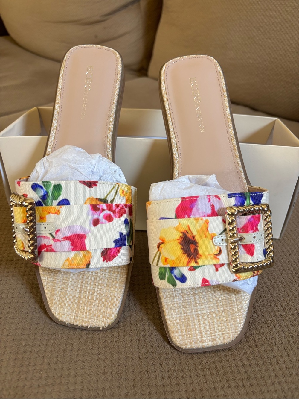 BCBGeneration Mollie Floral Buckle Slide Sandals Cream Multi Sz 9.5 NWT